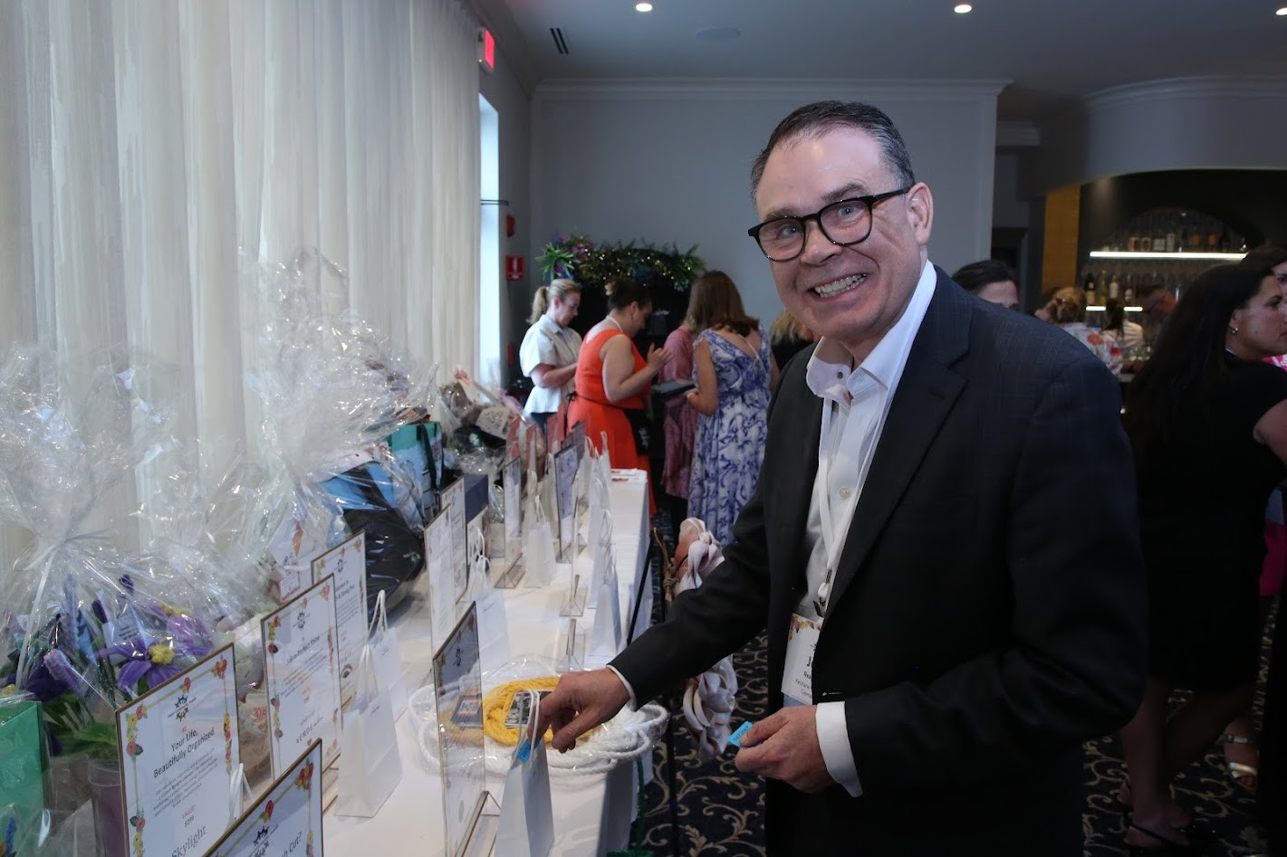 Figure 9: Joe Reardon, Manet Board Member, entering the raffle